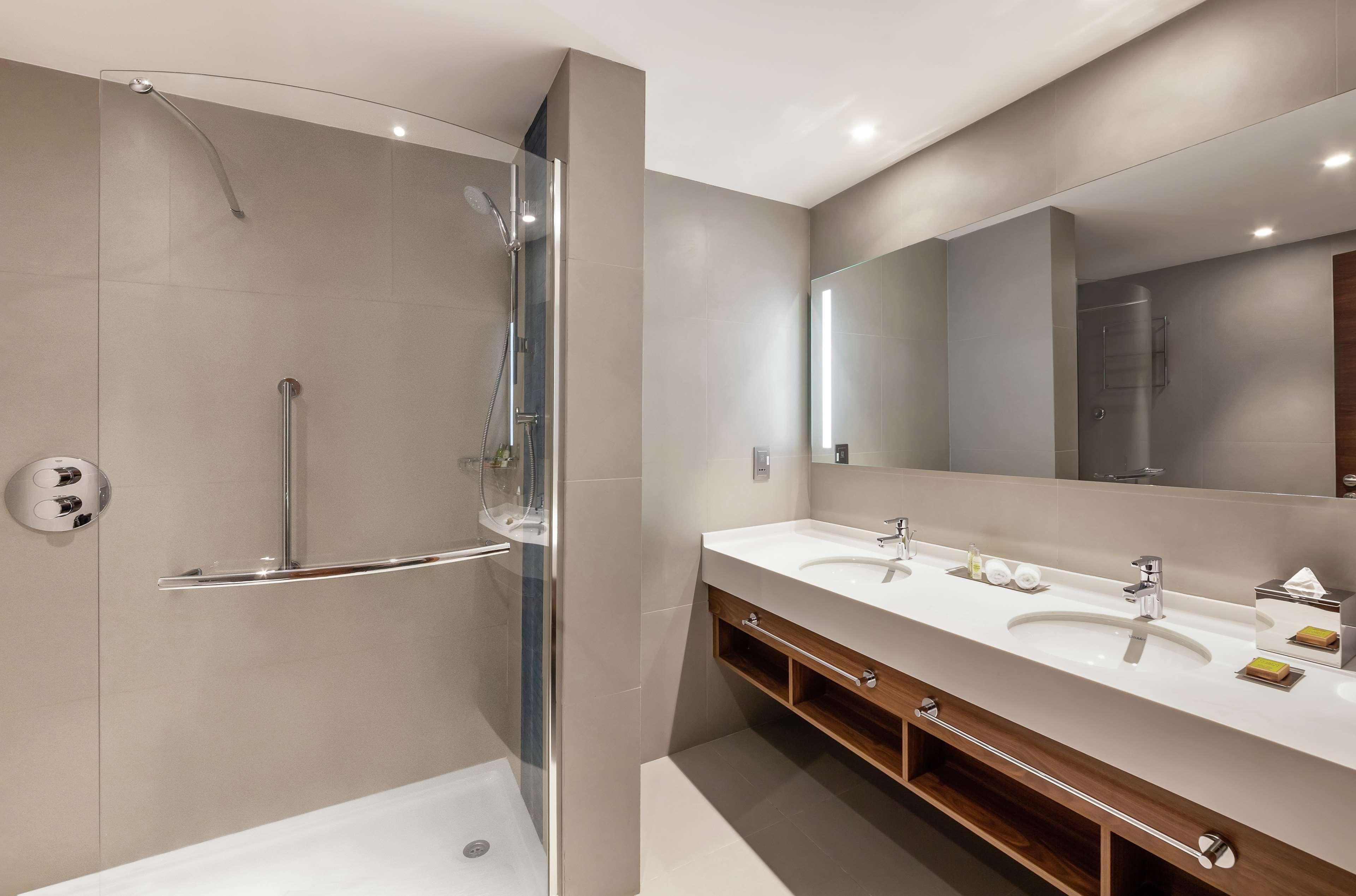 Doubletree By Hilton Al Jadaf Готель 4*