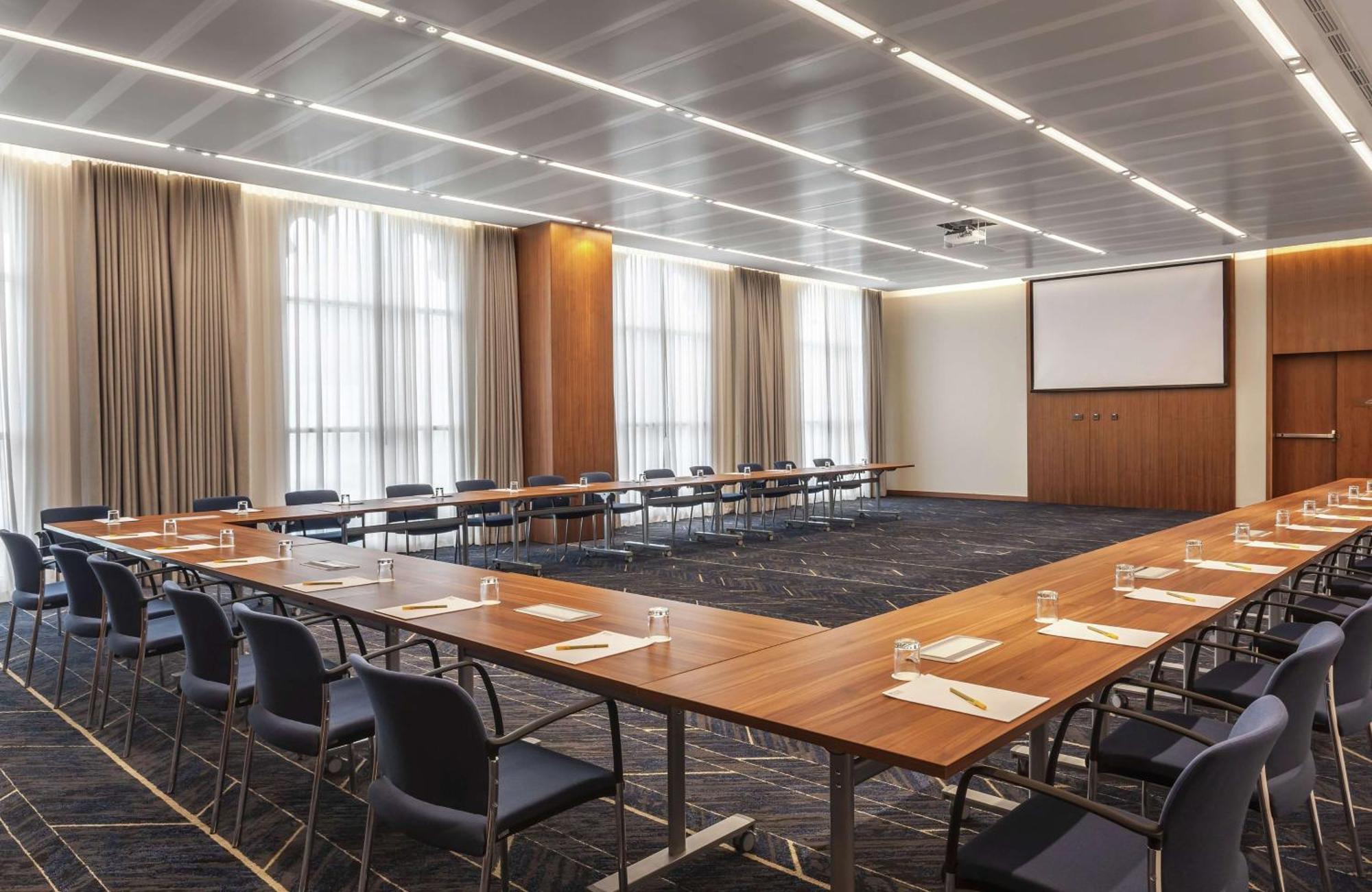 Doubletree By Hilton Al Jadaf Отель Дубай