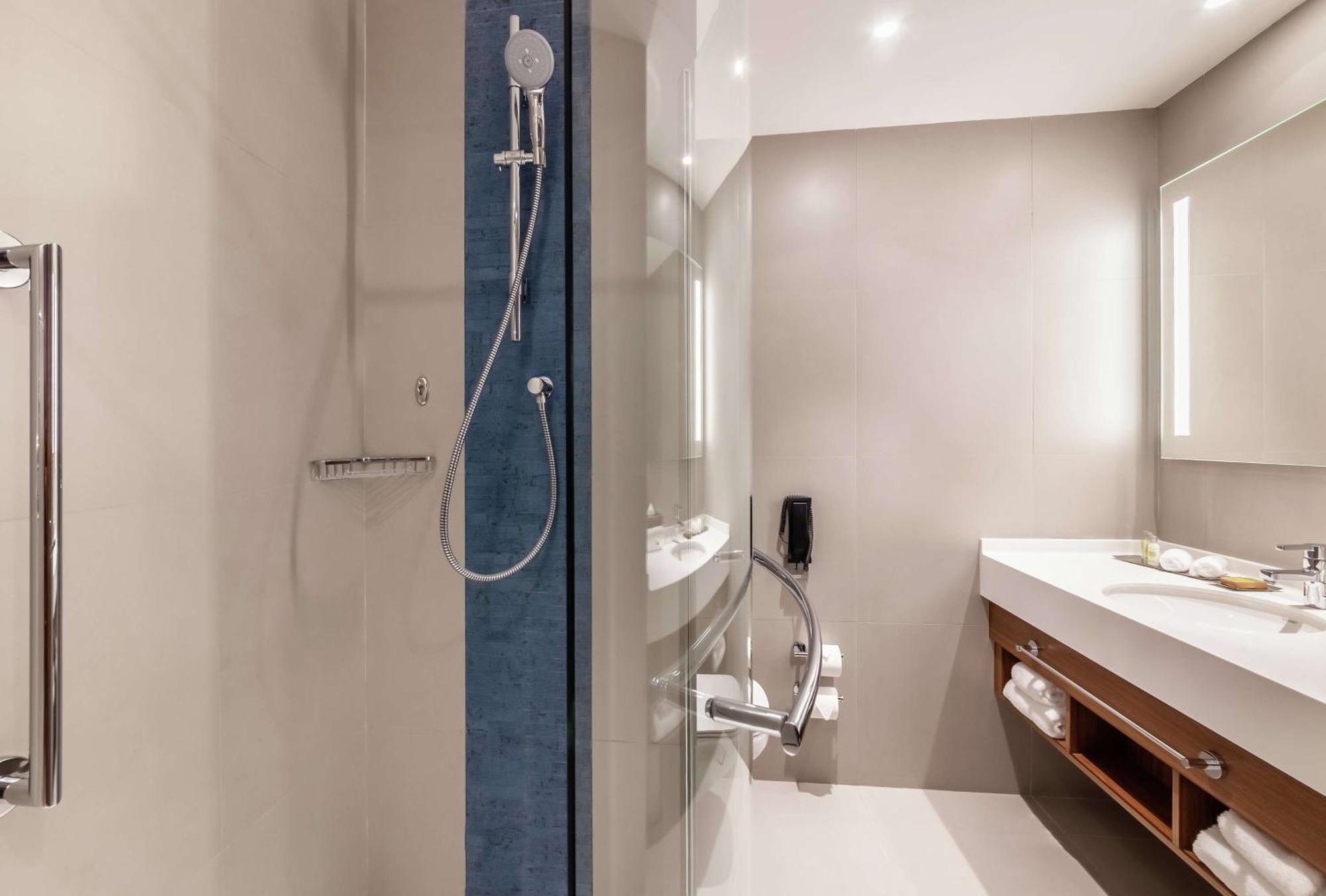 Doubletree By Hilton Al Jadaf Готель Дубай